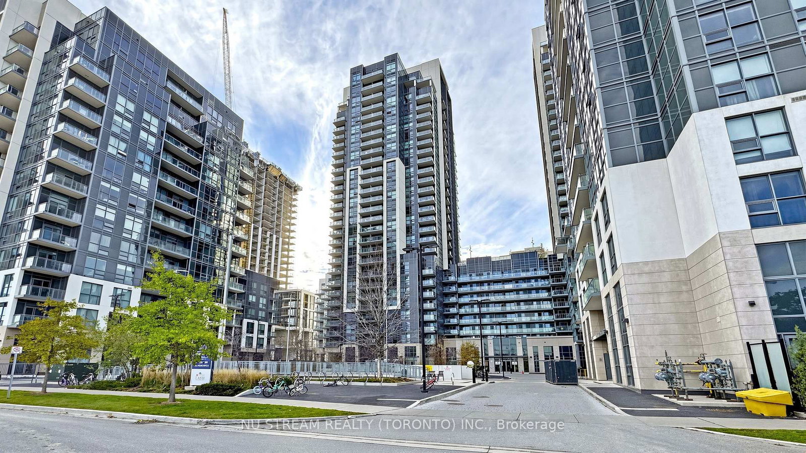 20 Meadowglen Place, Unit 2109 - Photo 22