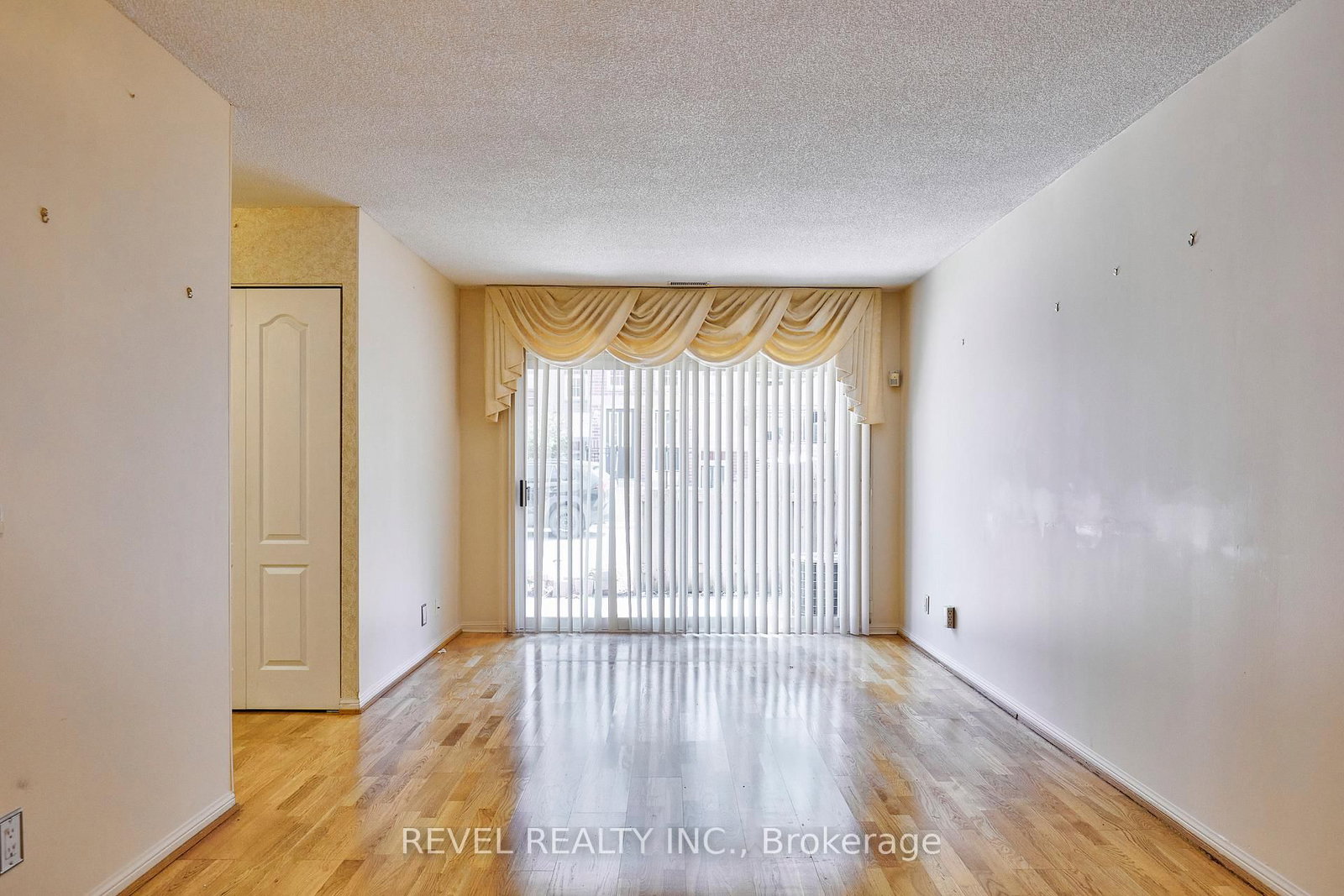 1400 The Esplanade N, Unit 411 - Photo 9