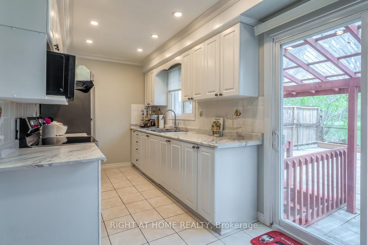 37 McKnight Drive • Toronto, ON photo 11