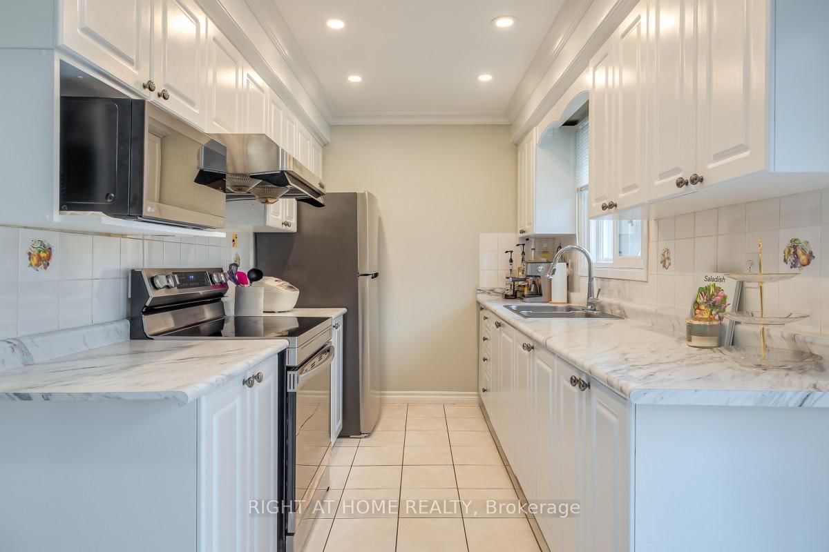 37 McKnight Drive • Toronto, ON photo 12
