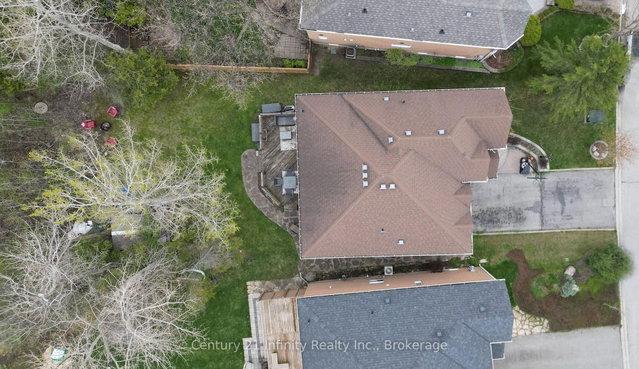 1484 Sandhurst Crescent