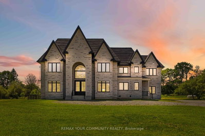 8-bed Detached House · 6680 Coronation Rd