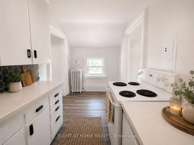 3 - 178 Adelaide Avenue E