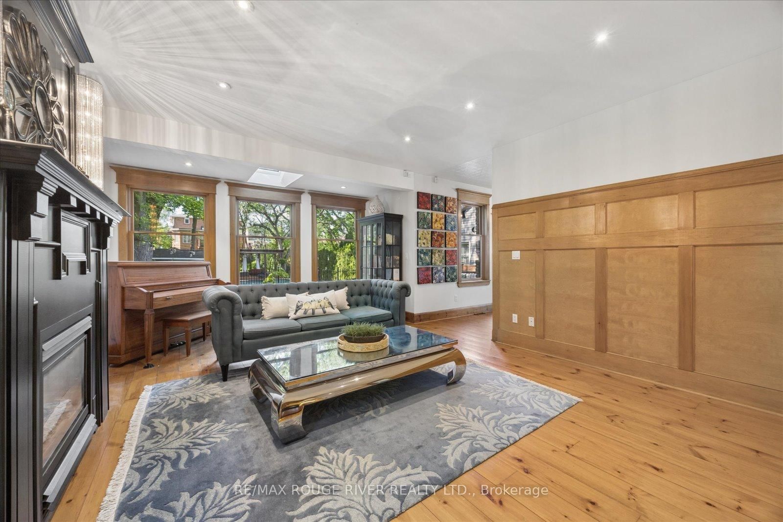 30 Springbank Avenue • Toronto, ON photo 9