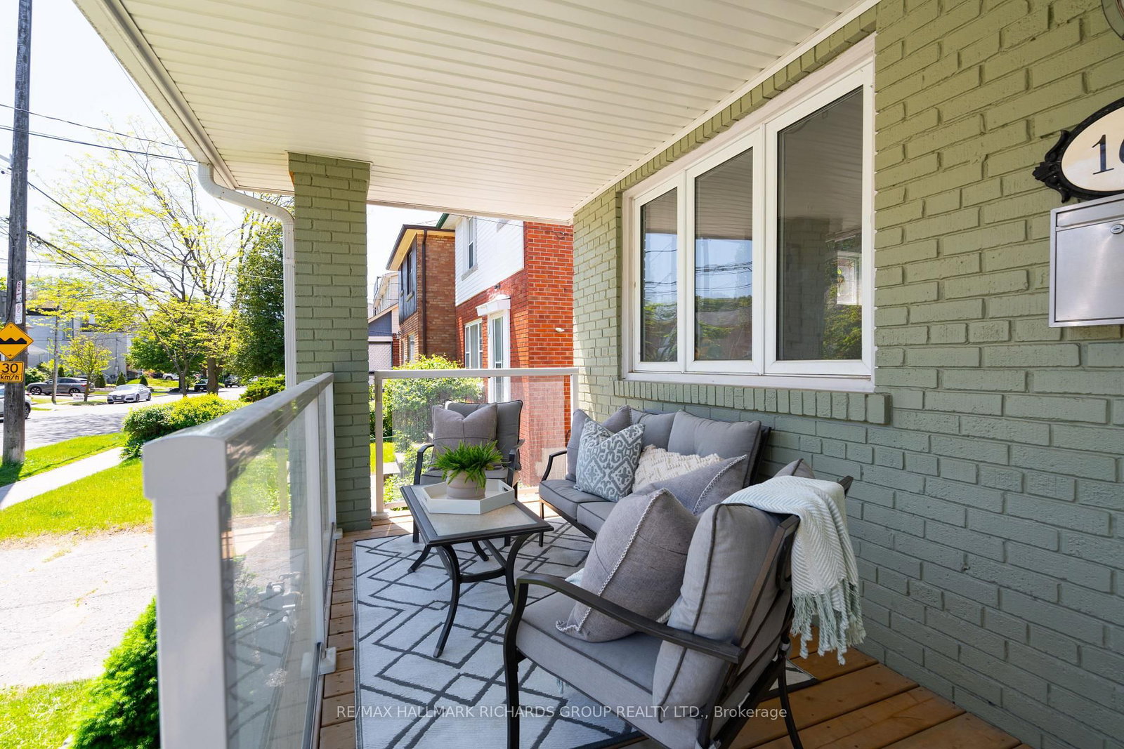 168 Blantyre Avenue - Photo 2