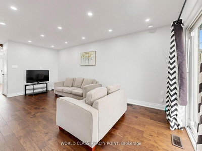 1638 Norwill Crescent — photo 4