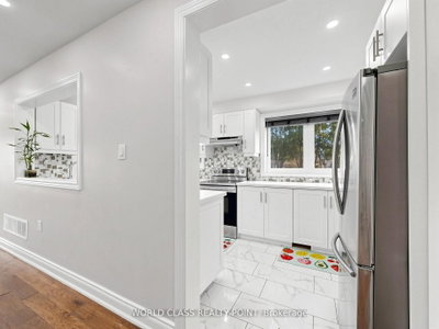 1638 Norwill Crescent — photo 6