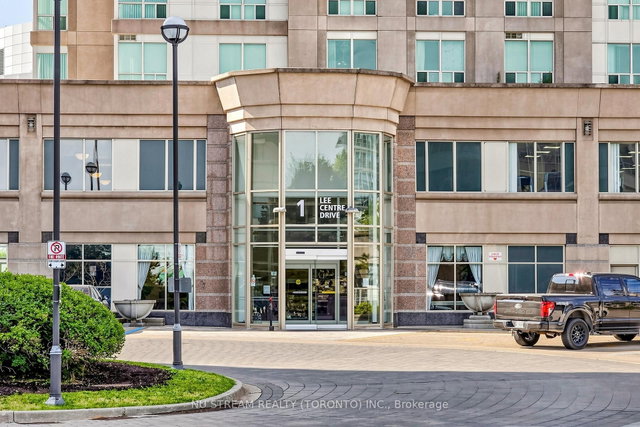 1002 - 1 Lee Centre Drive