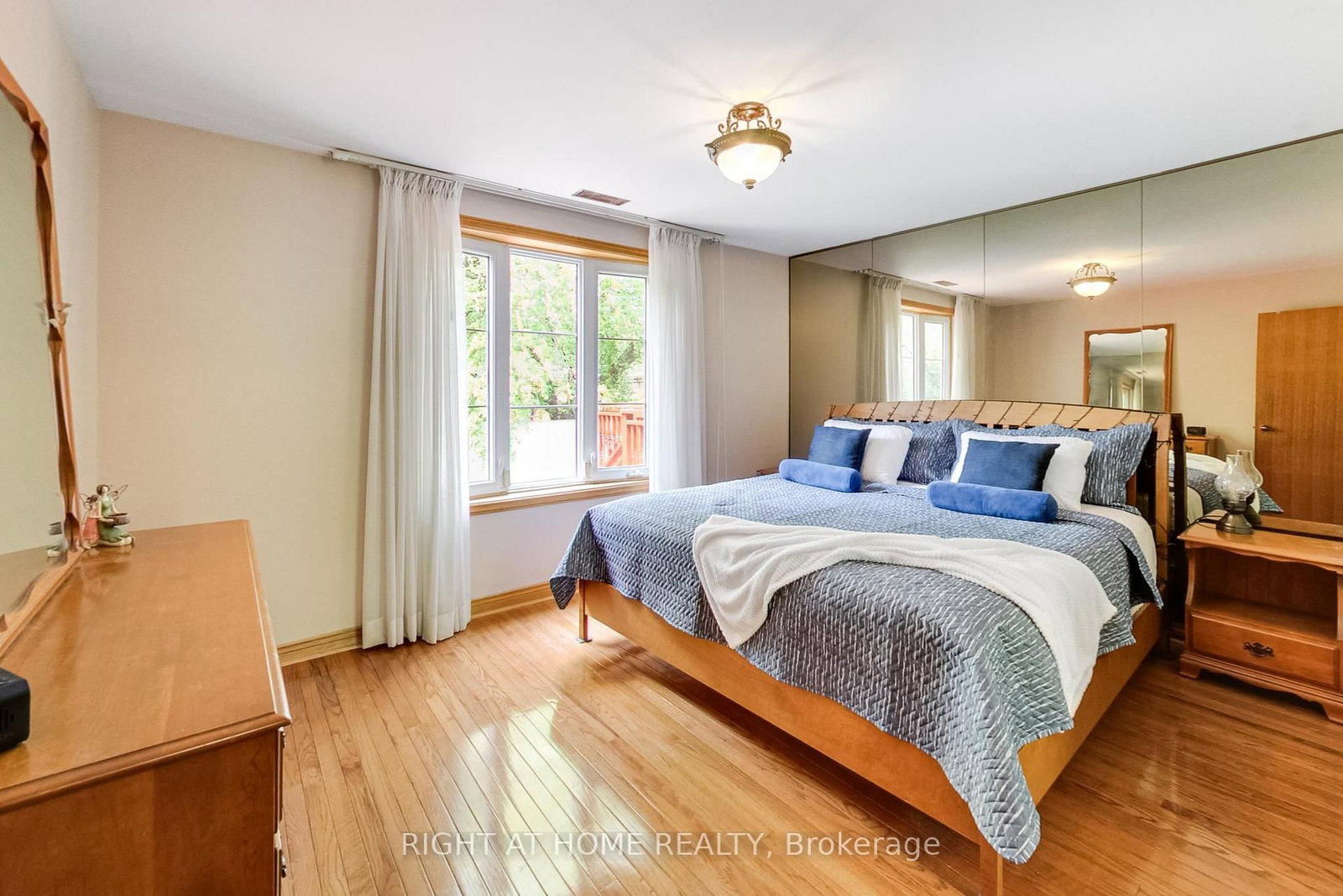 8 Suraty Avenue • Toronto, ON photo 22