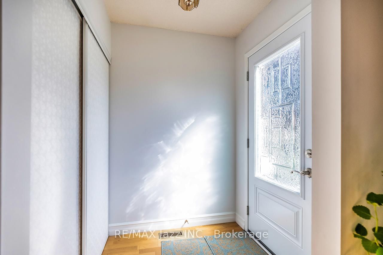 810 Kilkenny Court • Oshawa, ON photo 3
