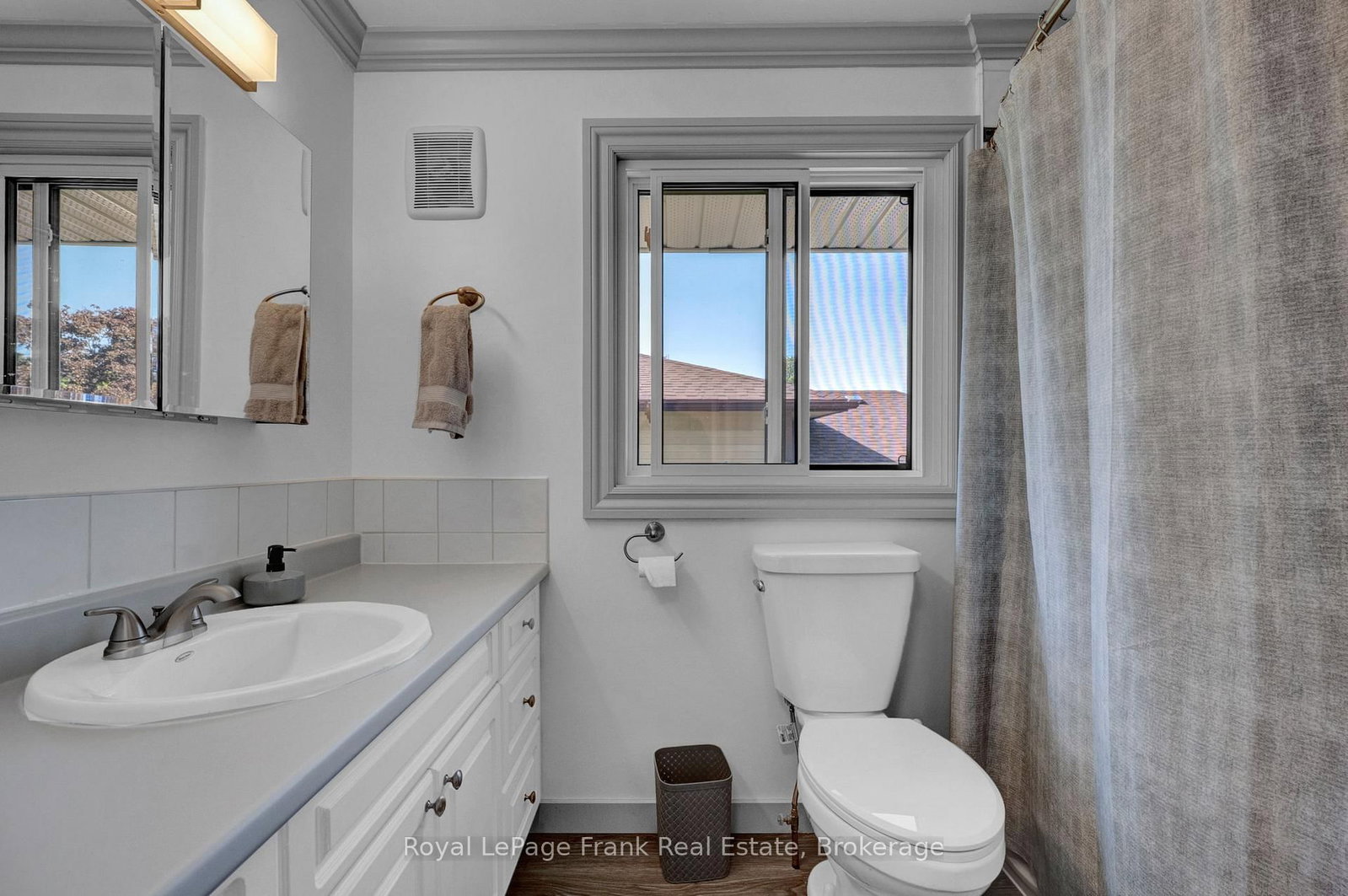 576 Annandale Street • Oshawa, ON photo 39