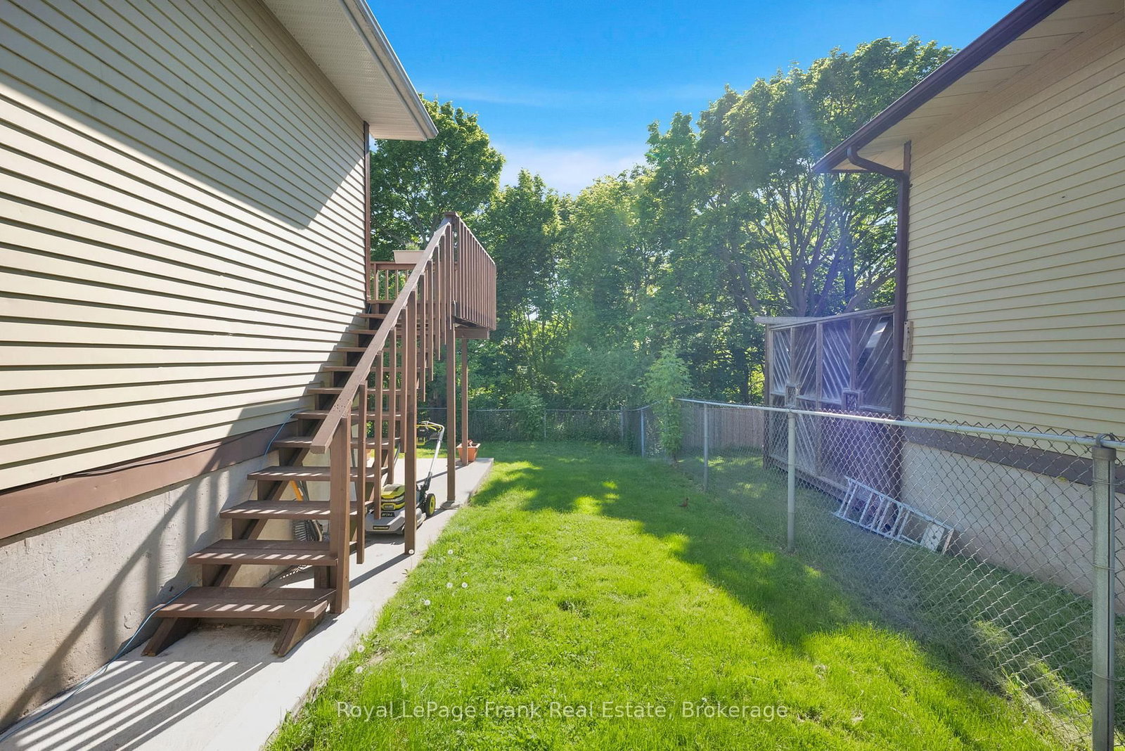 576 Annandale Street • Oshawa, ON photo 5
