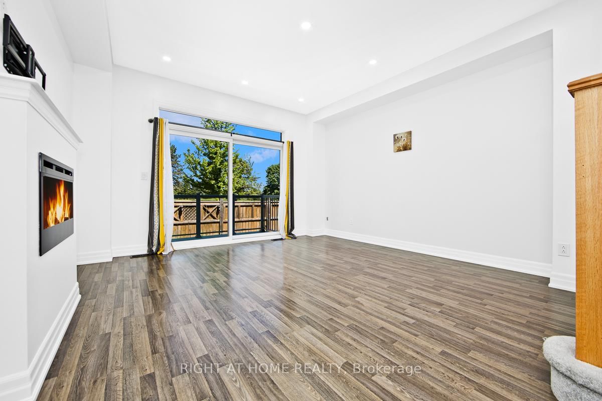 384 Arctic Red Drive E • #34 • Oshawa, ON photo 14