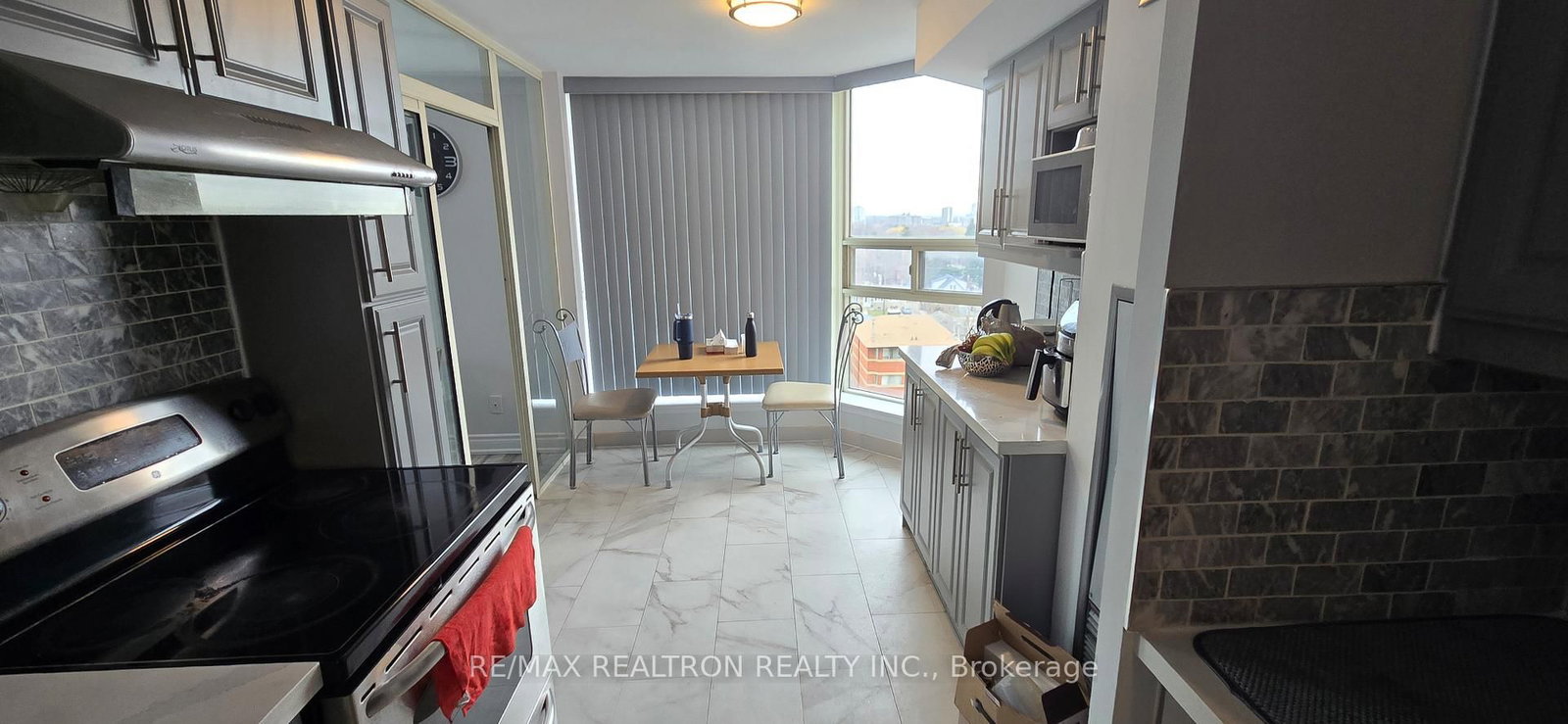 2466 Eglinton Avenue E • #806 • Toronto, ON photo 12