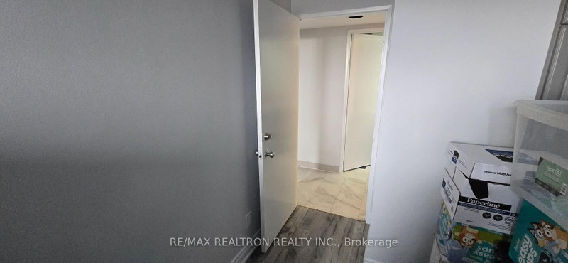 2466 Eglinton Ave E photo 4