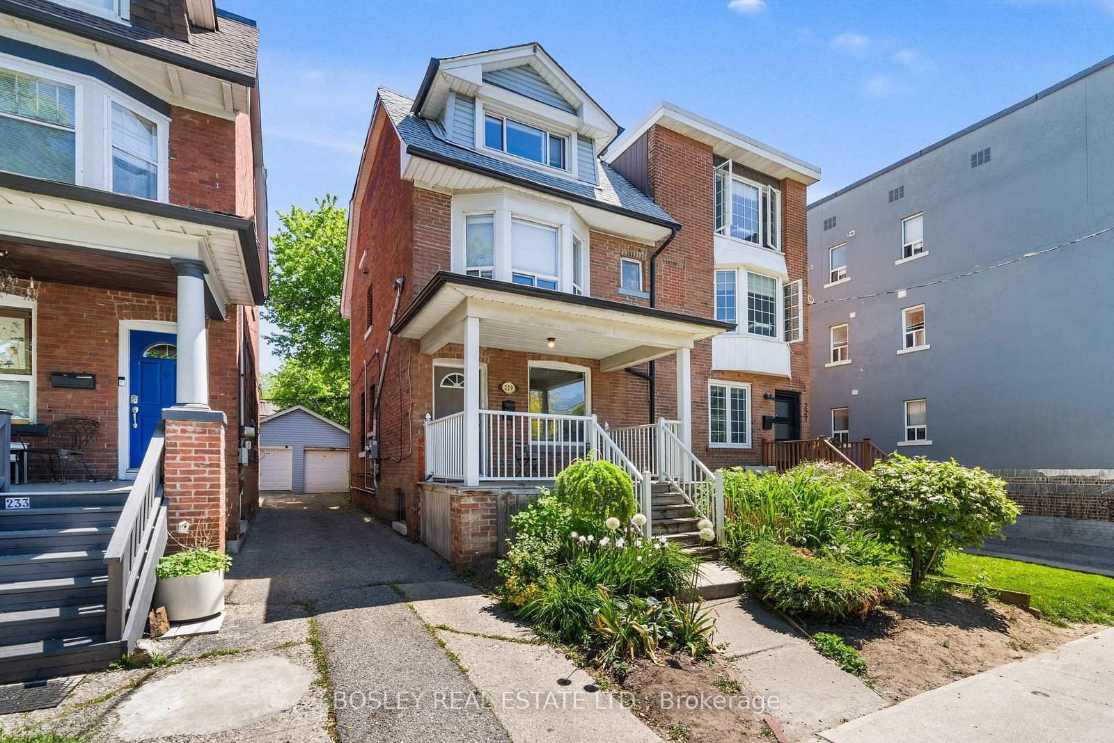Main-229 Woodbine Avenue, Toronto, ON