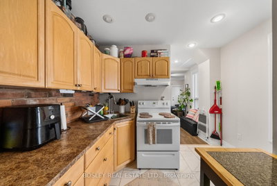 Unit Main — 229 Woodbine Avenue — photo 5