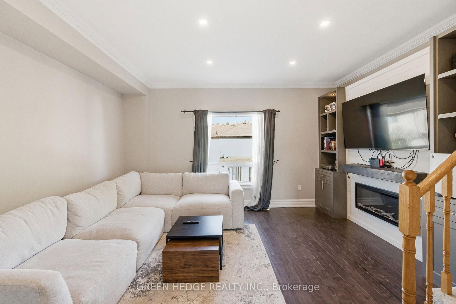 1557 Hummingbird Court • Pickering, ON photo 11