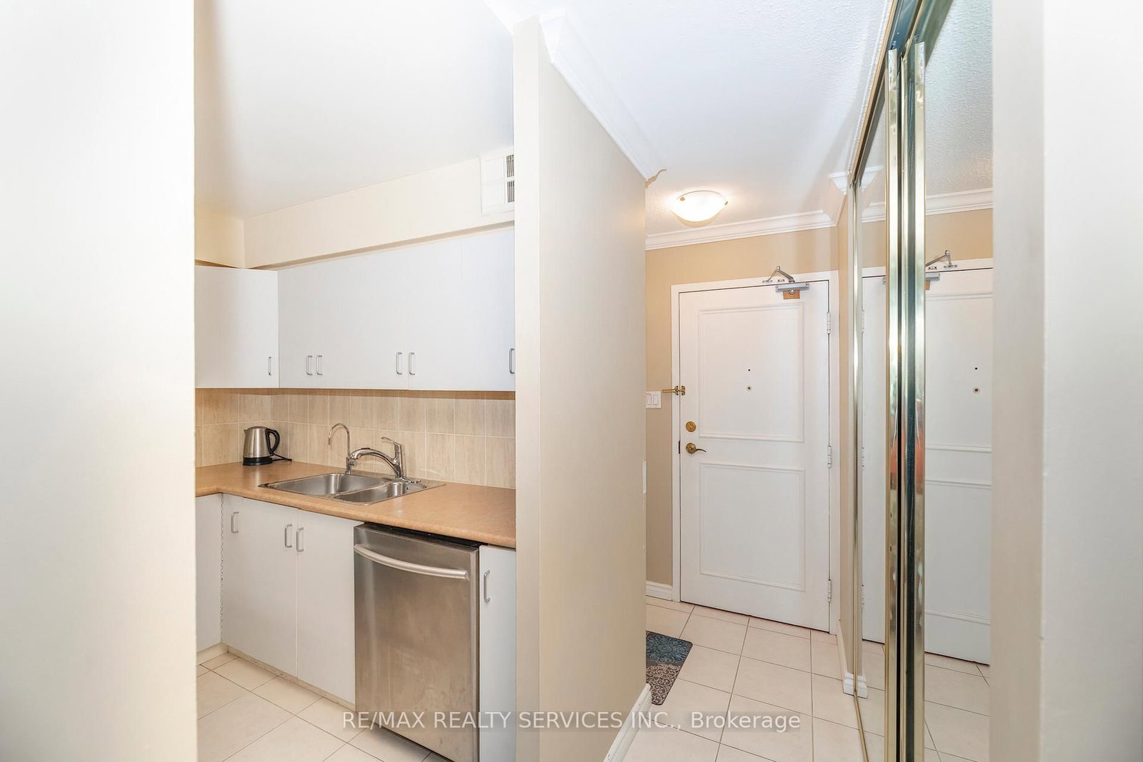 1665 Victoria Park Avenue, Unit 208 - Photo 3