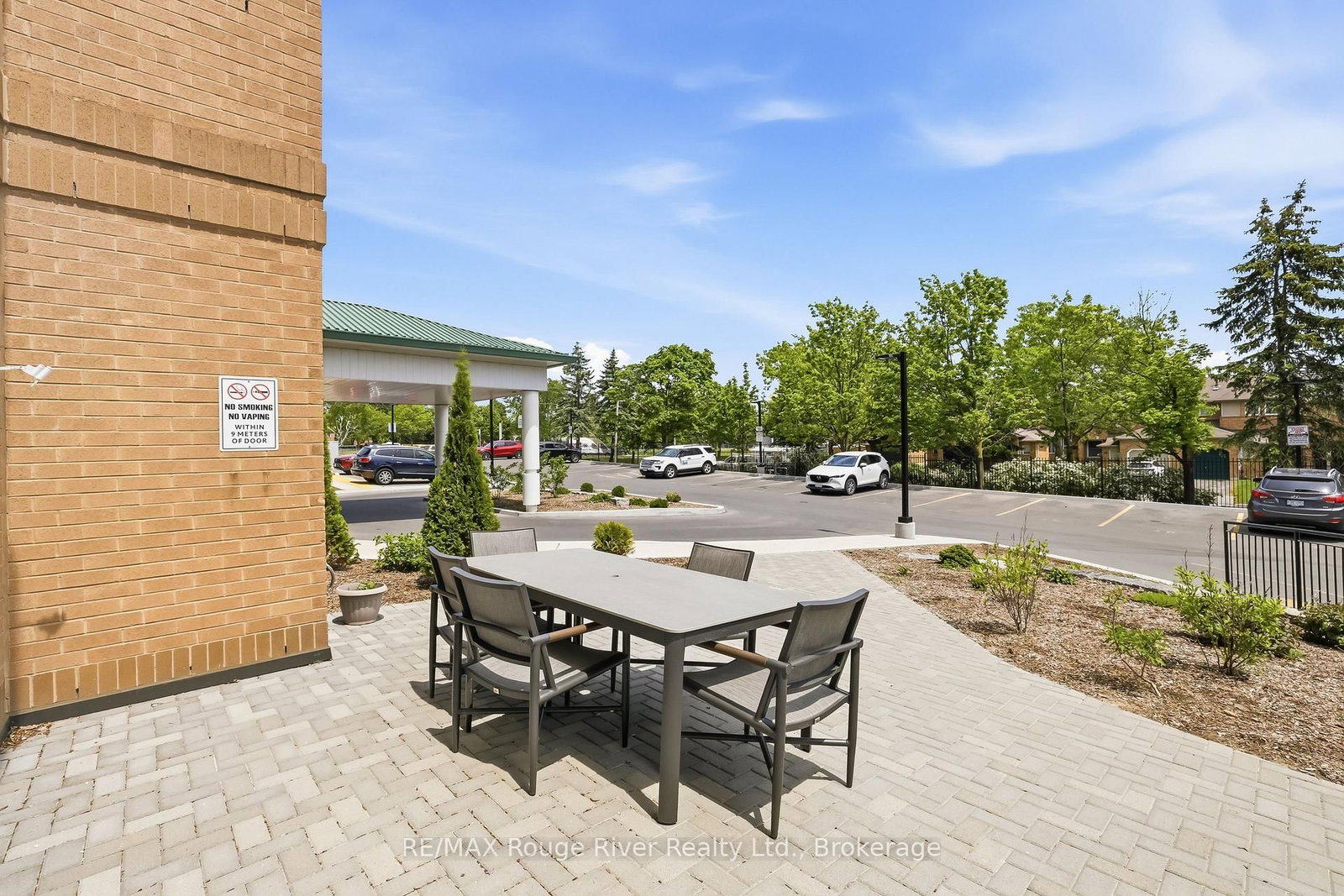 711 Rossland Rd E Road, Unit 1107 - Photo 4