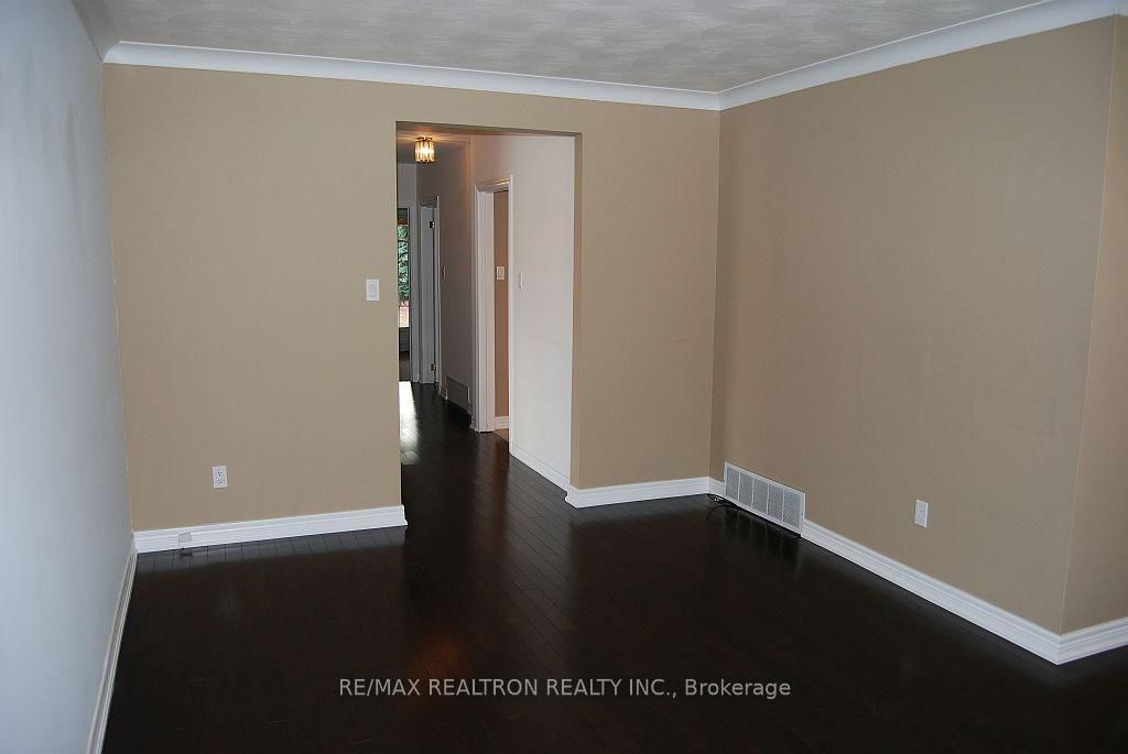9 Stanwell Drive, Toronto, ON, photo 3