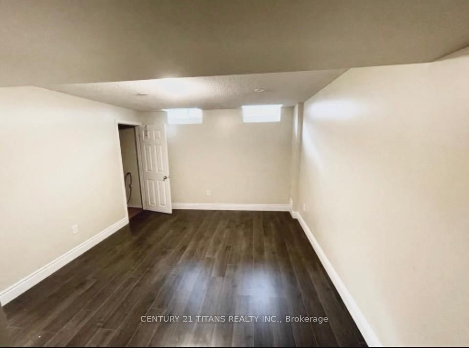 Lower-11 Etienne Street, Toronto, ON, photo 2