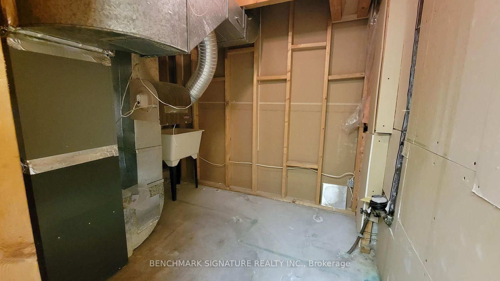35 Wintermute Boulevard • Toronto, ON photo 36