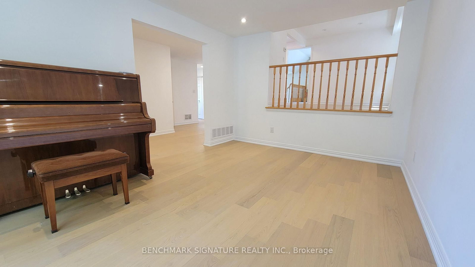 35 Wintermute Boulevard • Toronto, ON photo 6