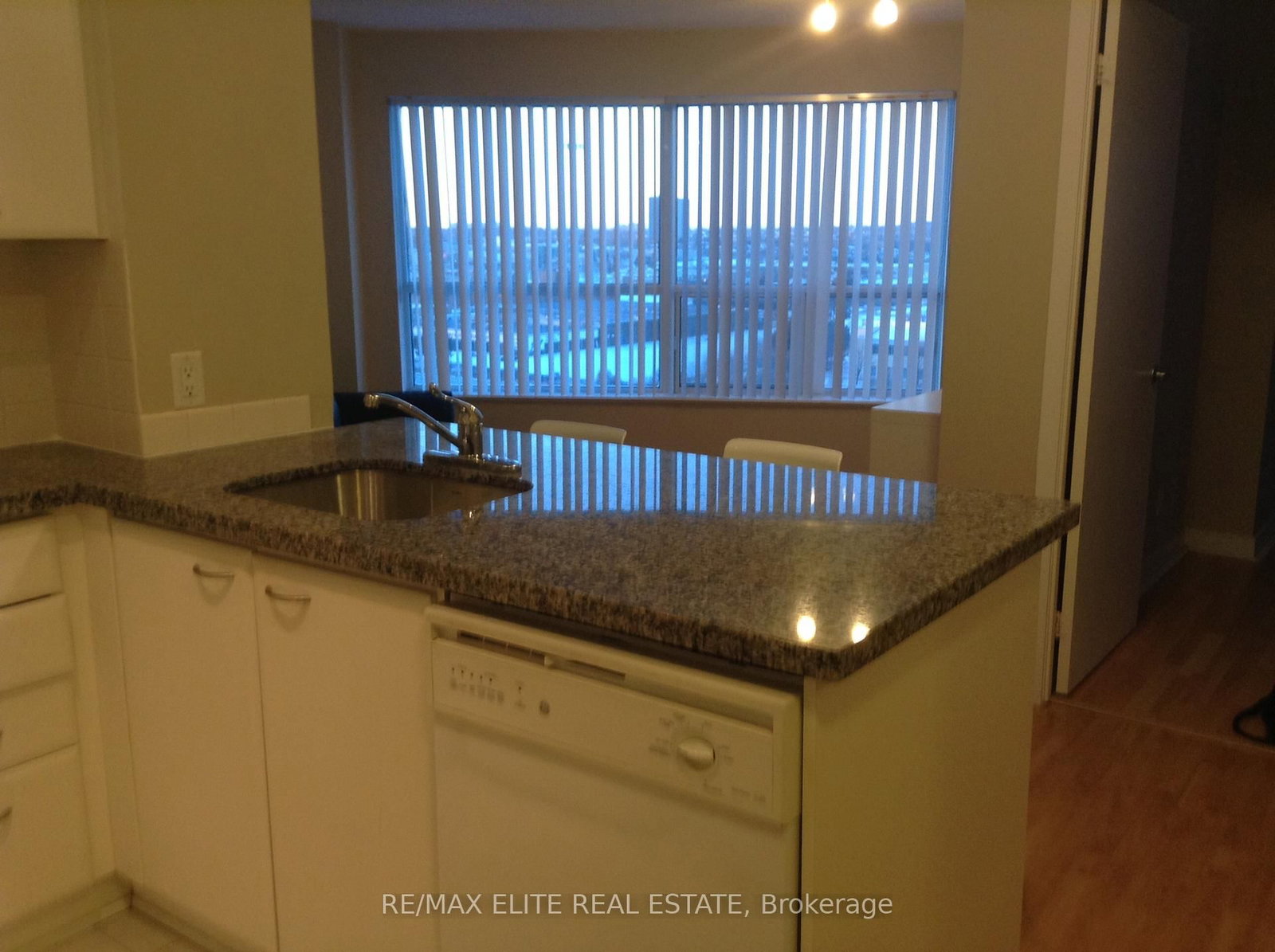 912-36 Lee Centre Drive, Toronto, ON, photo 3