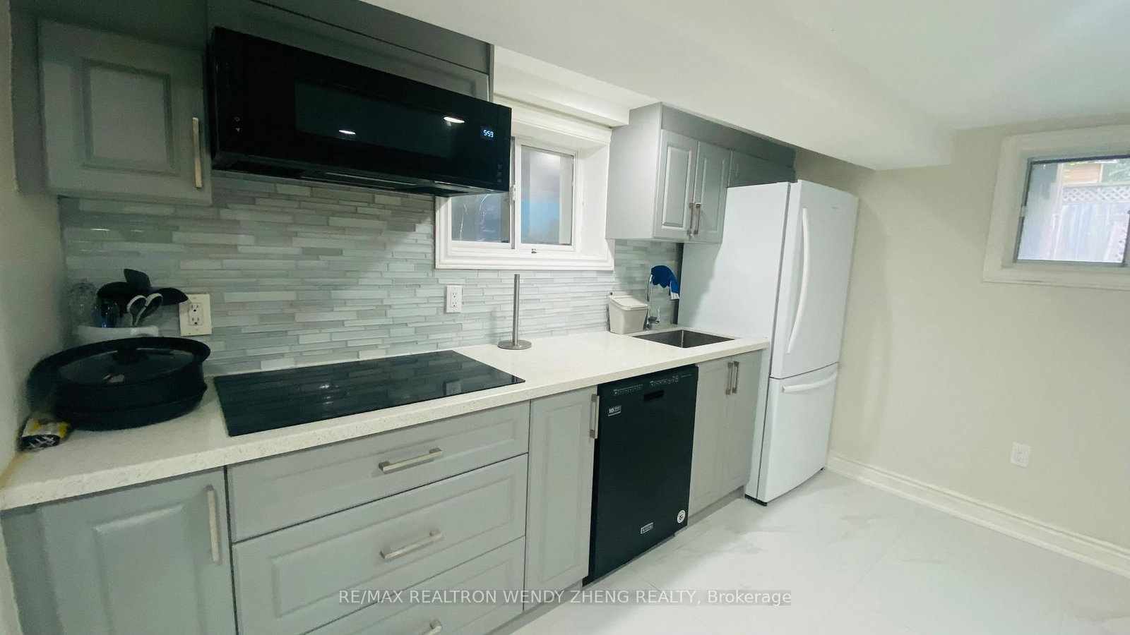 Lower-108 Jones Avenue, Toronto, ON, photo 5