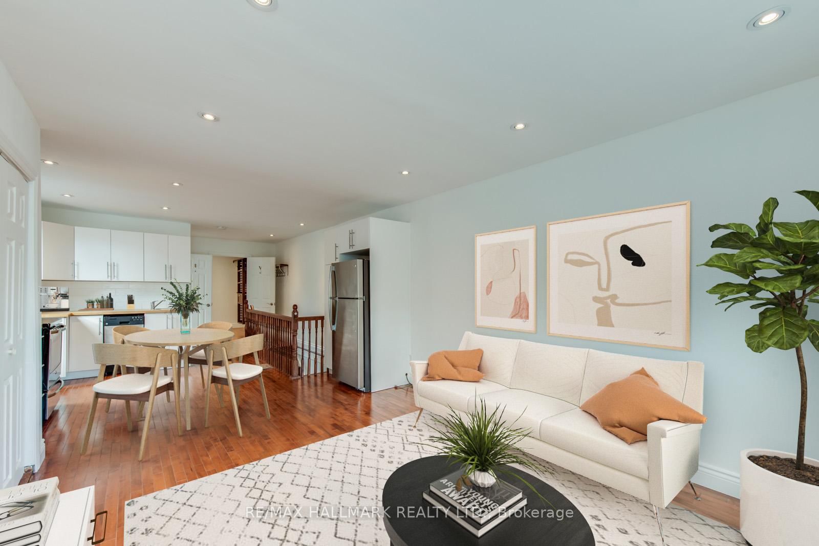 Upper-2066 Gerrard Street, Toronto, ON, photo 2