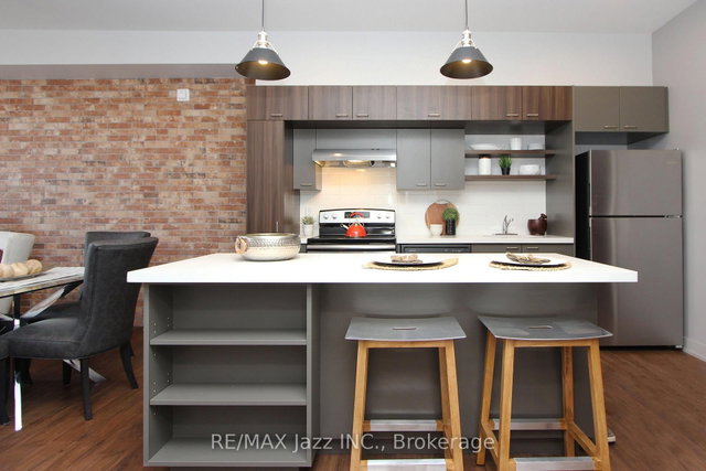 207 - 14 1/2 King Street E