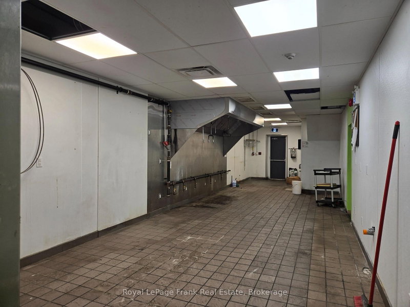 37 King St E photo 3