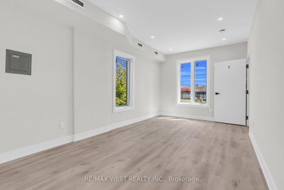 Unit 2 — 36 Park Road S — photo 4