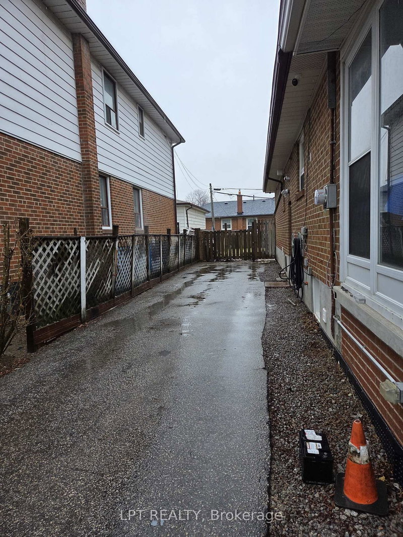 Upper Only - 478 Brimley Road