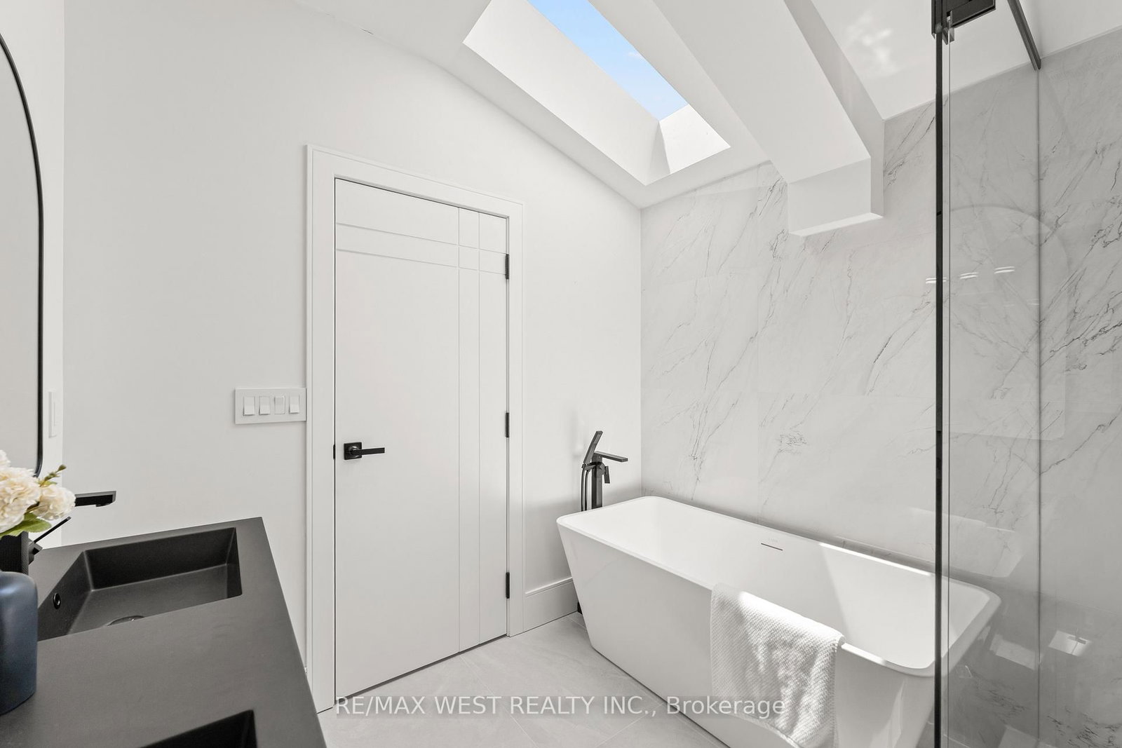 15 Cruikshank Avenue • Toronto, ON photo 39