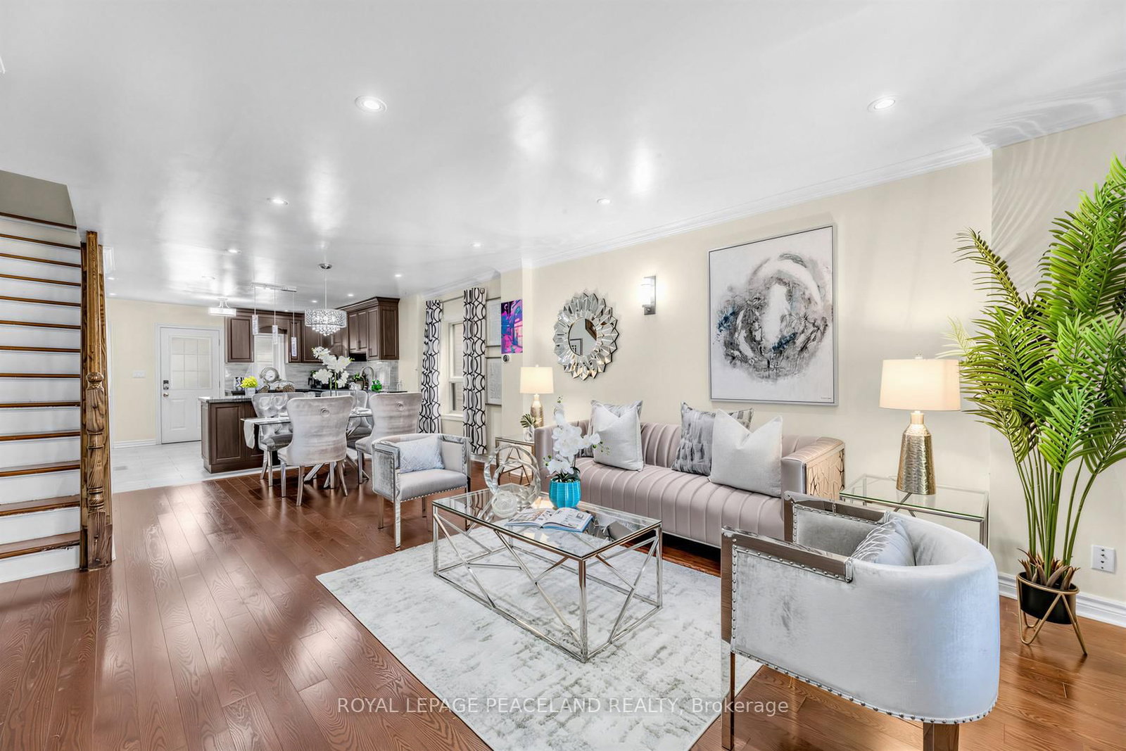 606 Coxwell Avenue • Toronto, ON photo 4