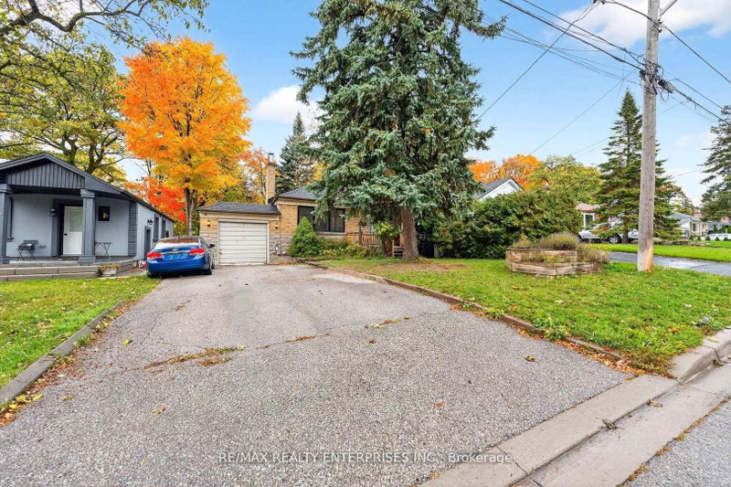 10 Colonial Avenue