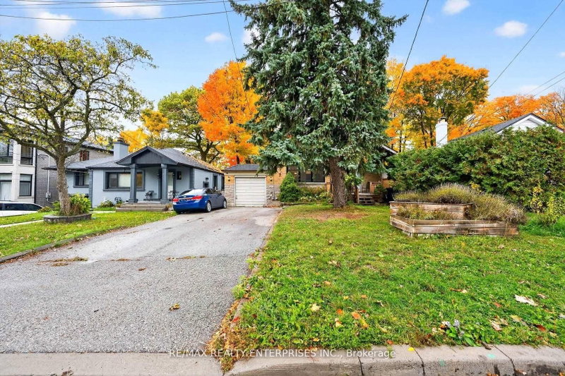 10 Colonial Avenue