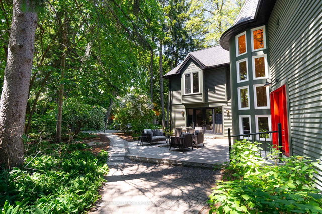 10 Springbank Avenue