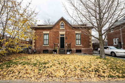 342 Mary Street N — photo 3