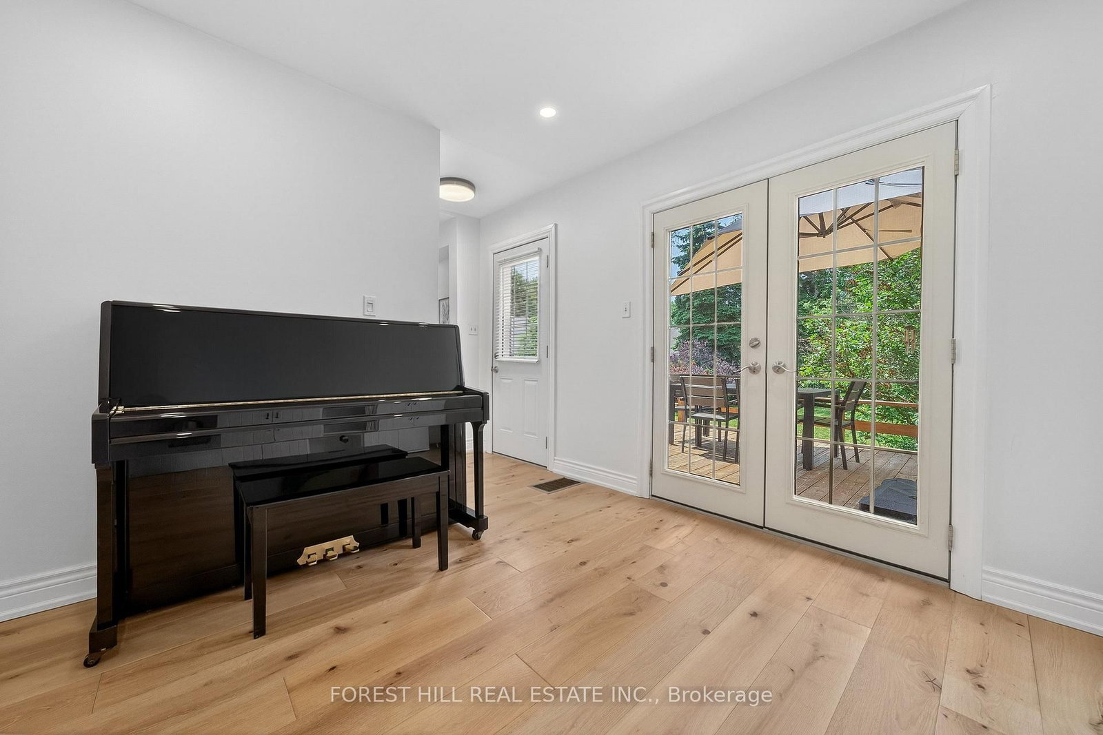10 Highcliff Crescent • Toronto, ON photo 17