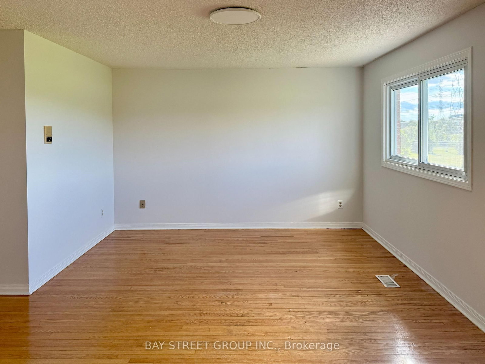 32 Perthshire Street • Toronto, ON photo 13