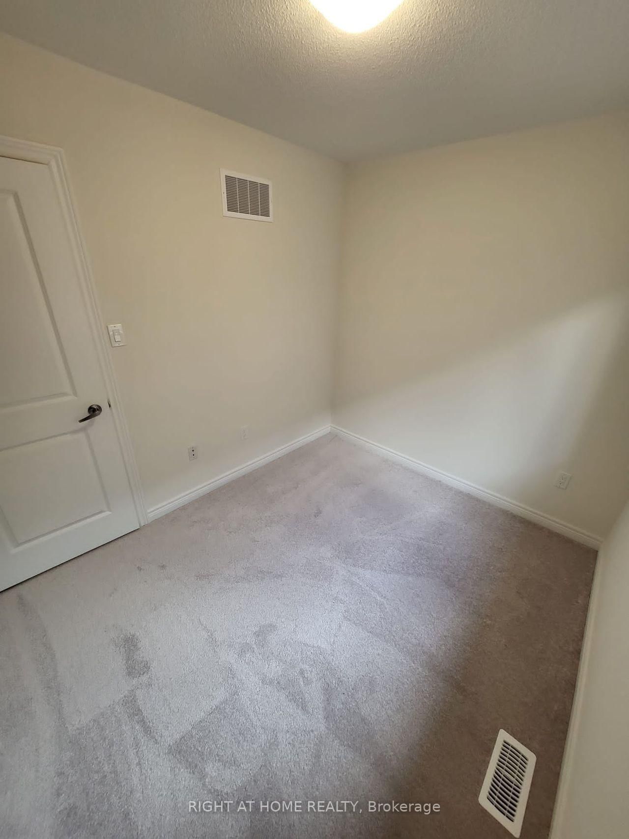 111 Bayardo Drive • Oshawa, ON photo 19