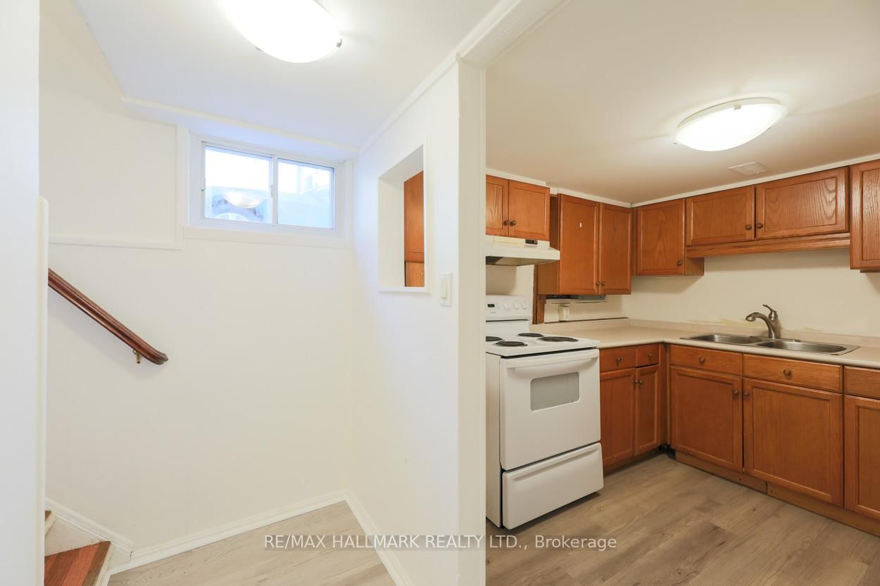152 Santamonica Boulevard • Toronto, ON photo 13