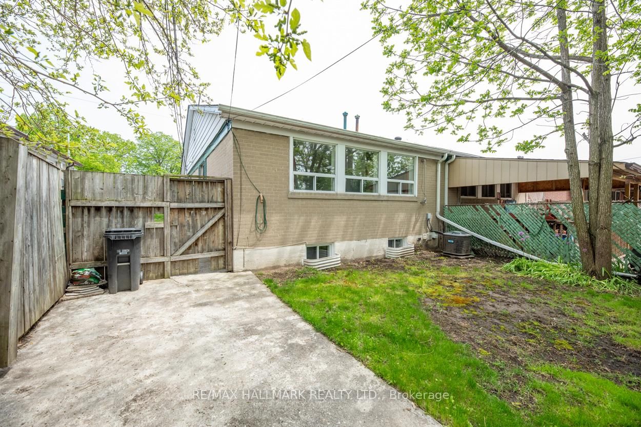 152 Santamonica Boulevard • Toronto, ON photo 22
