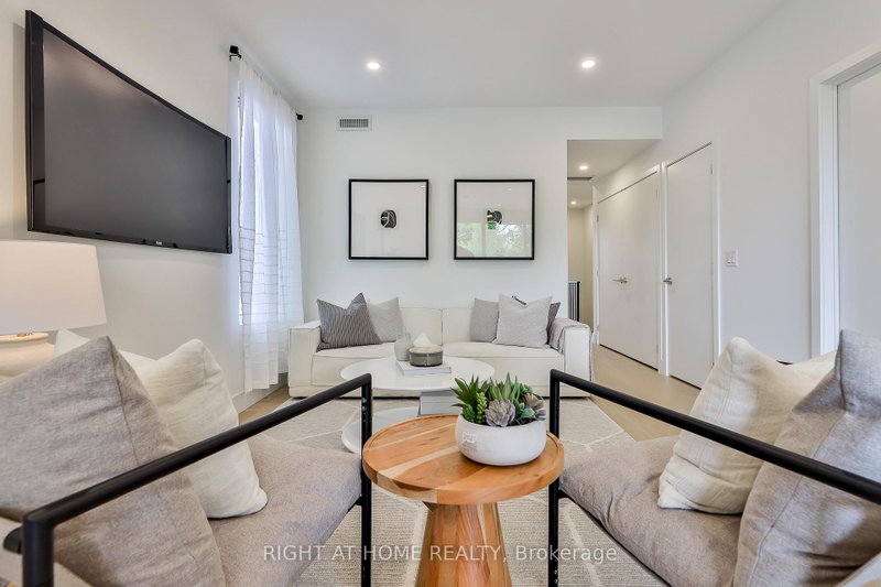 Centre - 2343 Gerrard Street E