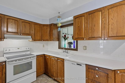 64 Burden Crescent — photo 4