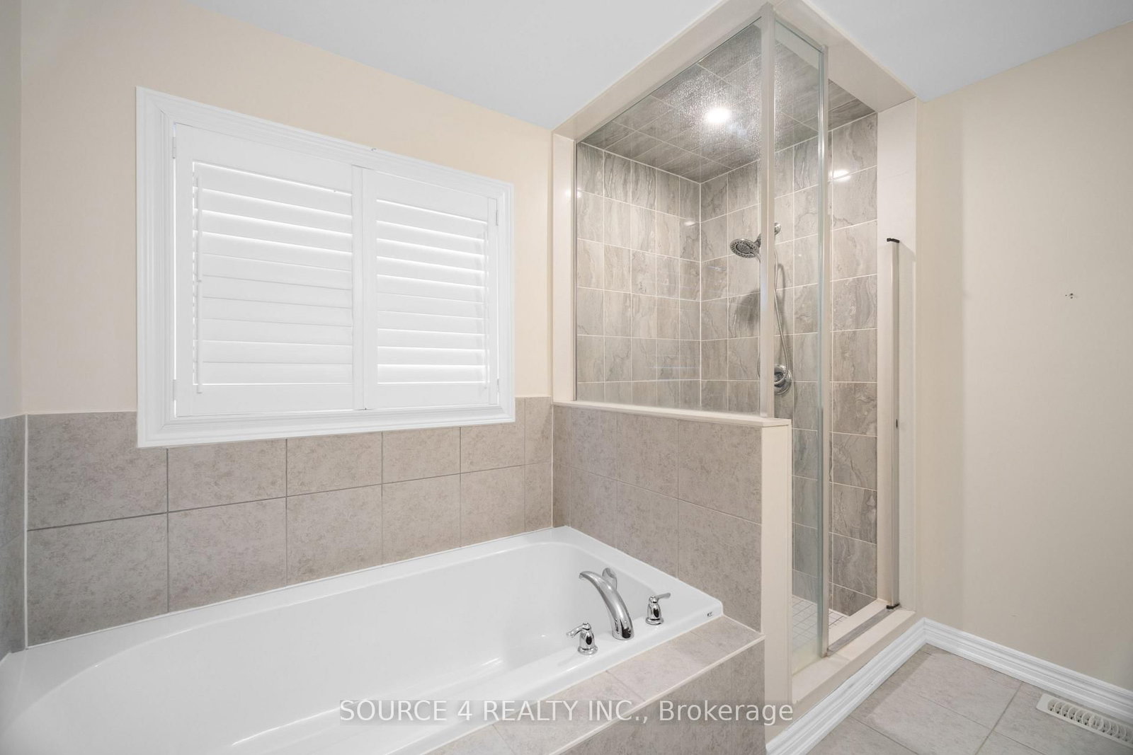 2426 Hibiscus Drive • Pickering, ON photo 12