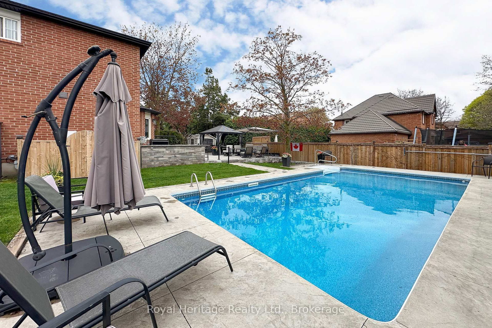 27 Clovelly Drive • Whitby, ON photo 38